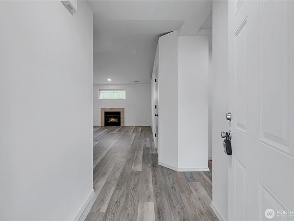 3rd image of 16307 72nd Ave E