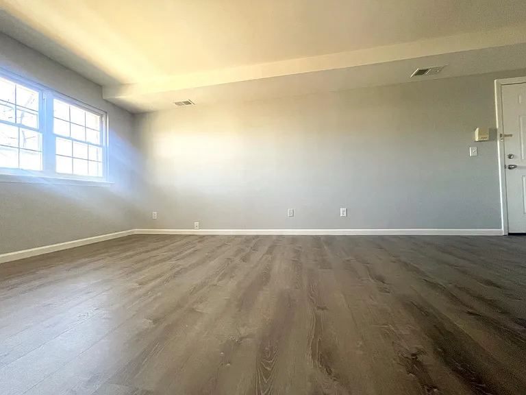 228 College Dr — Photo 11