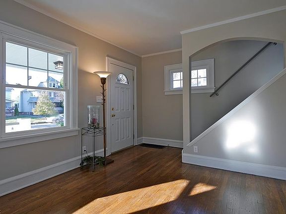 4th image of 2183 Carabel Ave