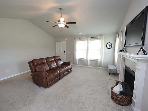3rd image of 21 Longford Dr