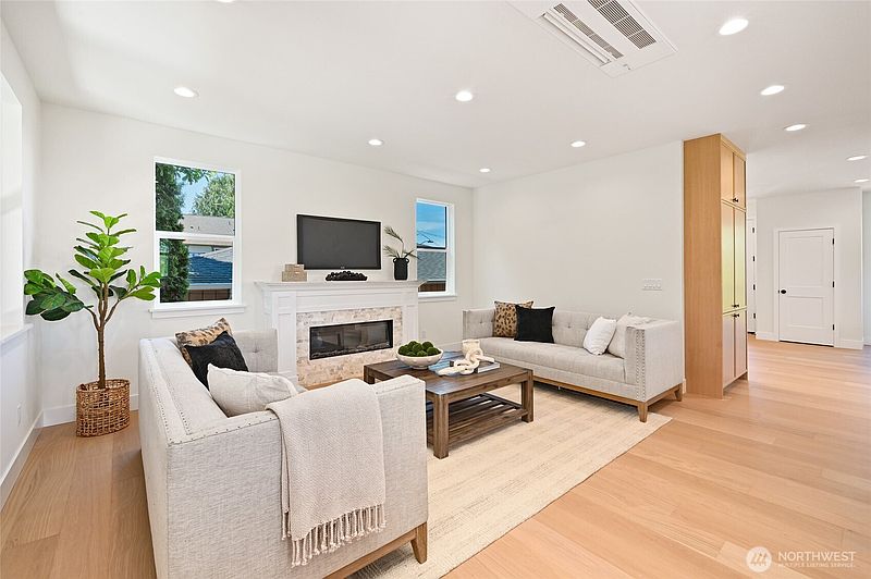 4th image of 3111 W Mansell Street