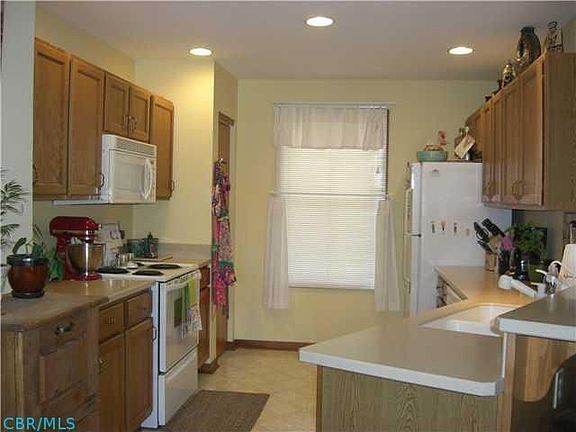4th image of 2574 Karok Dr