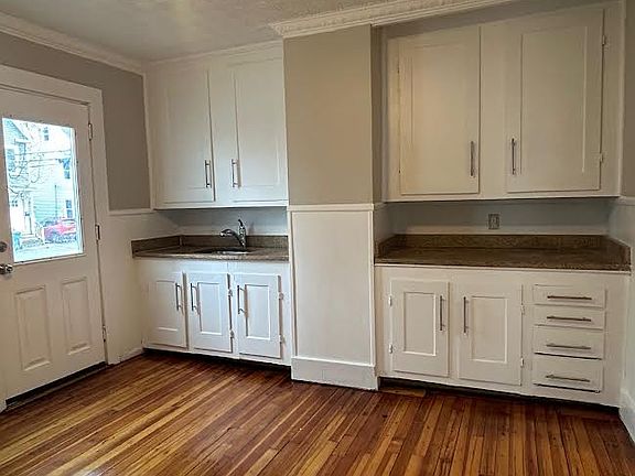 3rd image of 207 Brown St #1