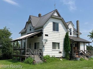 9724 Sharp Rd, Clifford, MI 48727