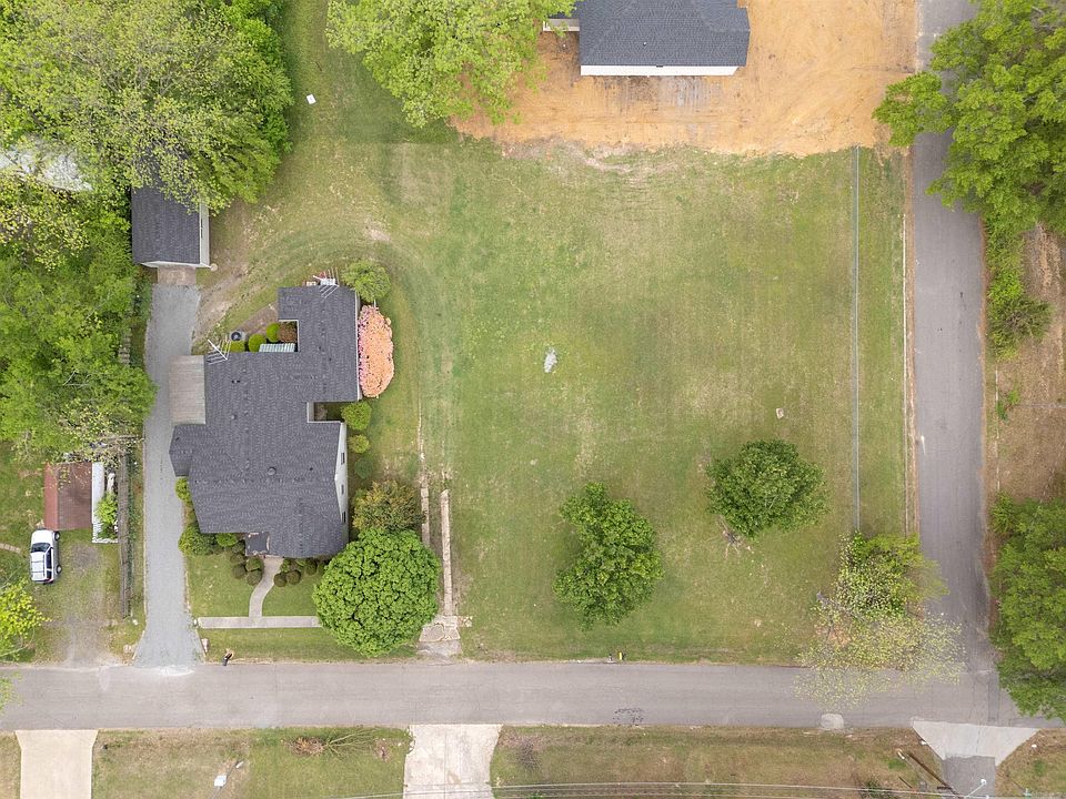 2nd image of 107/109 N Holly St