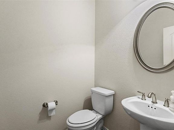 3rd image of 546 Alexandra Ave #546