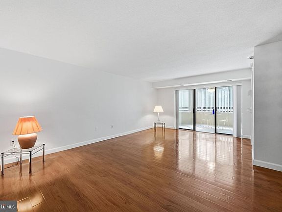 4th image of 15100 Interlachen Dr #4-124