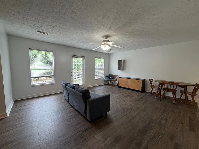 1477 N Donahue Dr #3901 — Photo 6