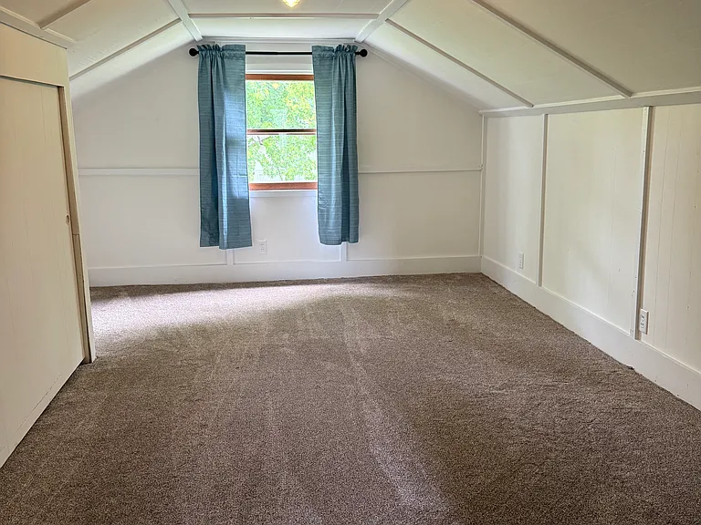 upstairs bedroom 1