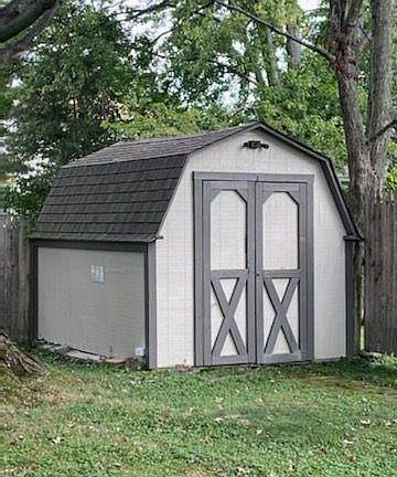 3rd image of 136 Wisconsin Cir