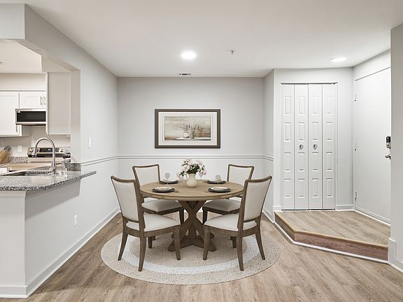 4th image of 10519 Lariat Ln #113