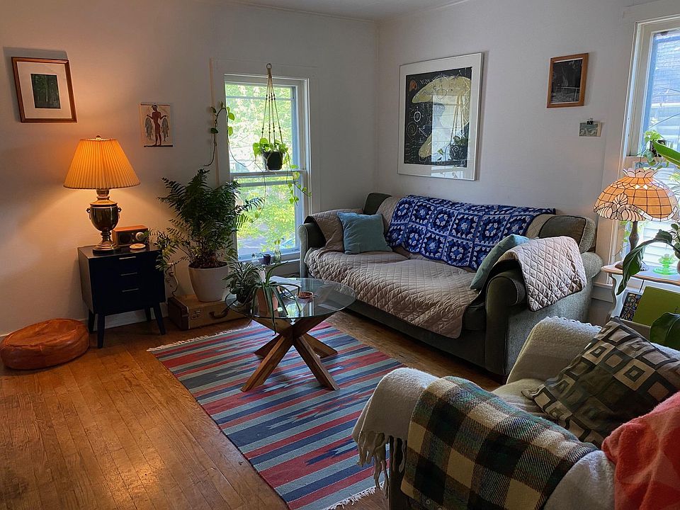 1st image of 806 N Aurora St #2