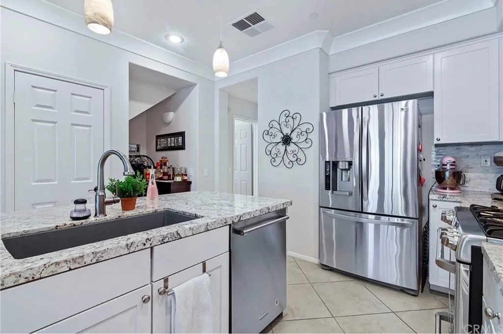 2 bed, 2.5 bath, 1327 sqft, $3,850 — Photo 1