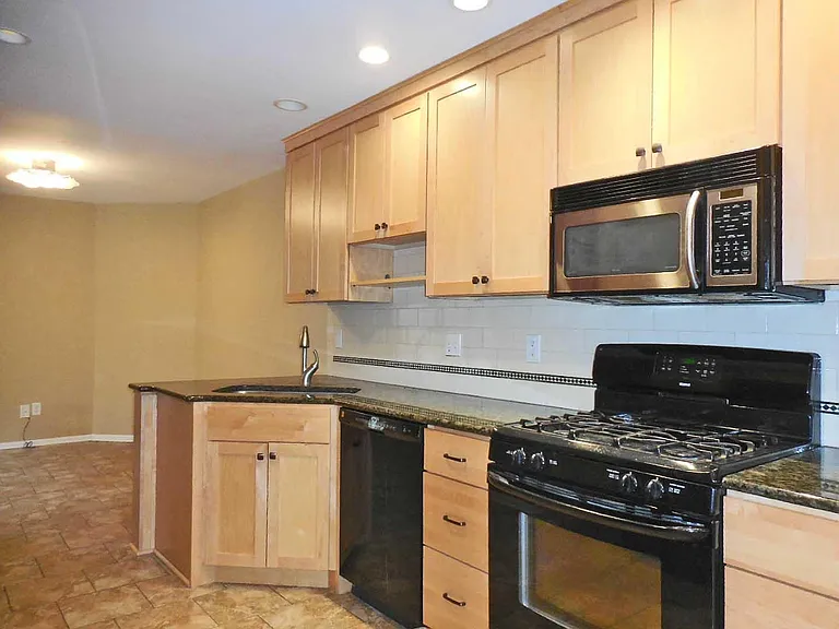 4314 Hillside Dr — Photo 7