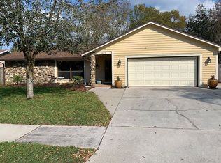 1412 Sandalwood Dr, Plant City, FL 33563