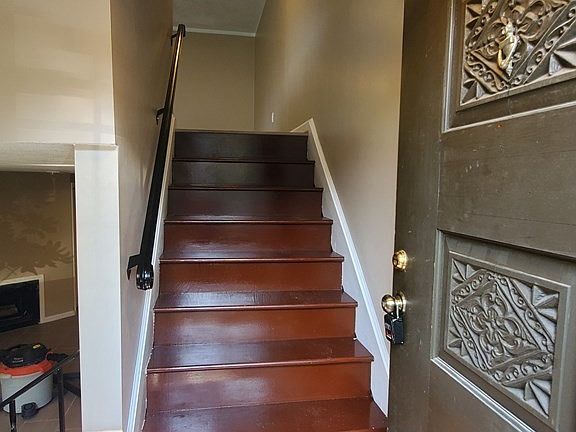 2nd image of 433 Farrwood Dr