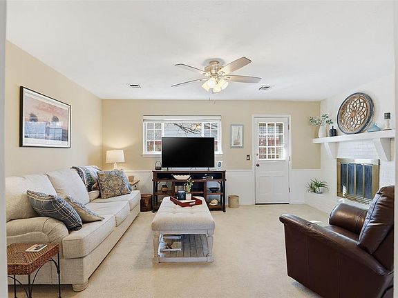5th image of 2901 N Alexander Ln