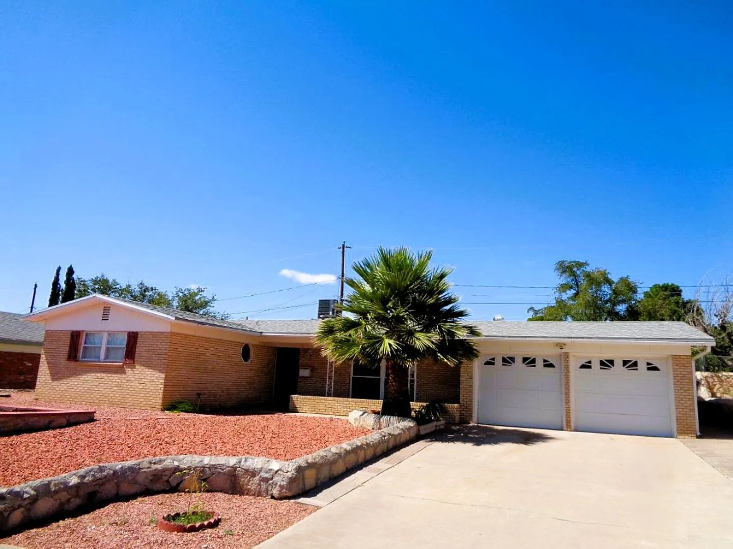 Exquisite Single Level Westside Home With Refrigerated Air Located In Quiet Neighborhood — Photo 1