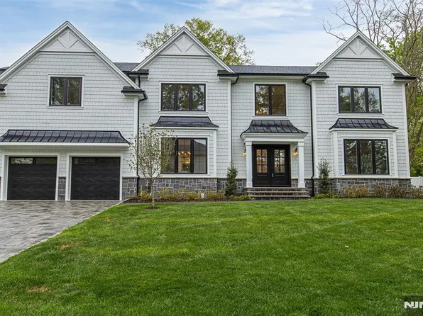 22 Northwood Ave, Demarest, NJ 07627