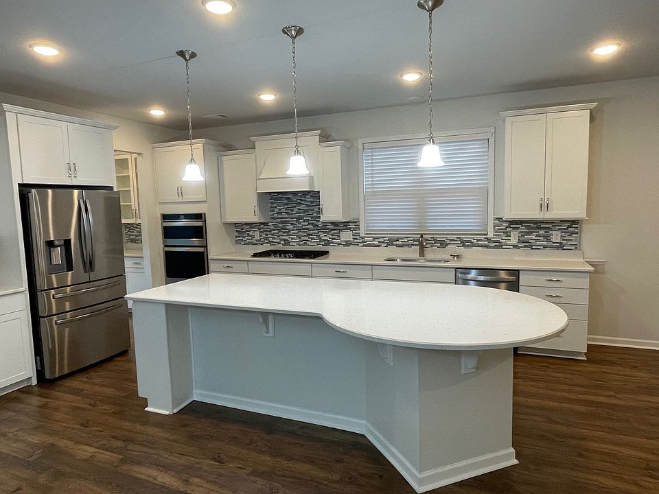 2nd image of 2209 Henderson Dr