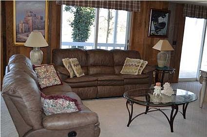 5th image of 402 W Prancer Dr N