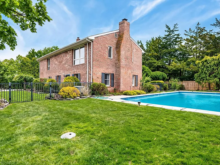 52 Shinnecock Rd #A — Photo 40