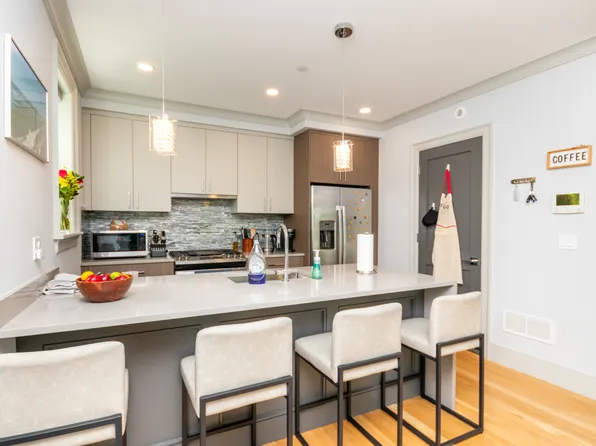 142 Willard St #5, Quincy, MA 02169