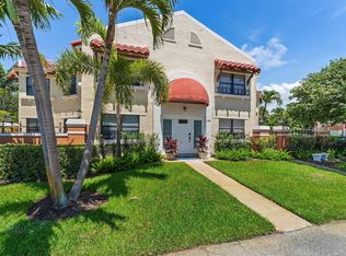 15 Uno Lago Dr #15, North Palm Beach, FL 33408