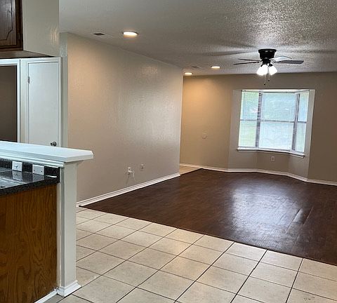 3rd image of 13539 Sheldon Ln