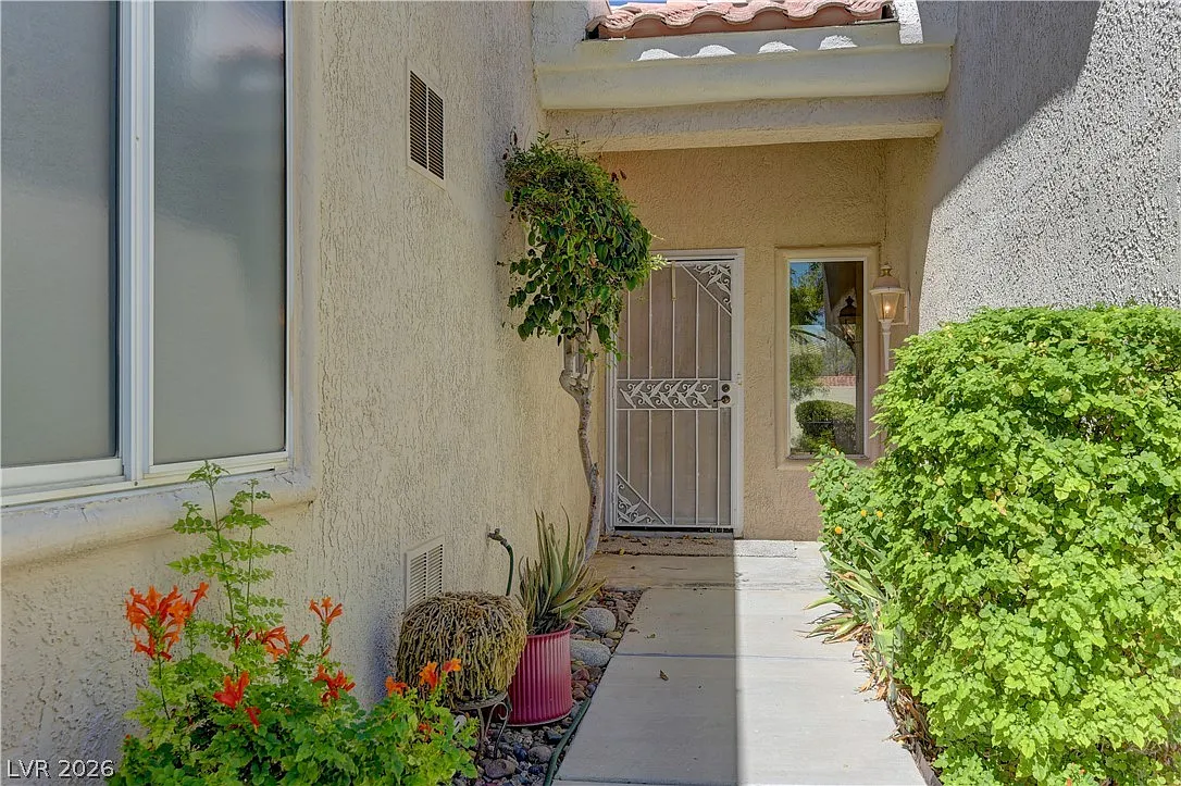 2 bed, 2.0 bath, 1021 sqft, $2,064 — Photo 2