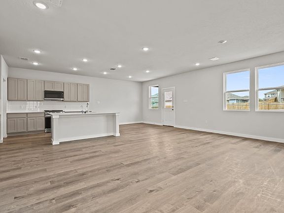 4th image of 4235 Clarisse St