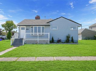 250 Hudson Ave, Freeport, NY 11520
