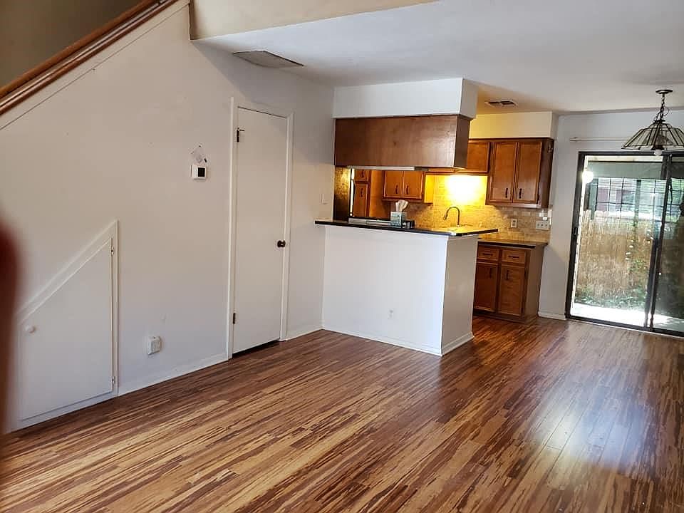 1st image of 5604 Woodrow Ave APT 5
