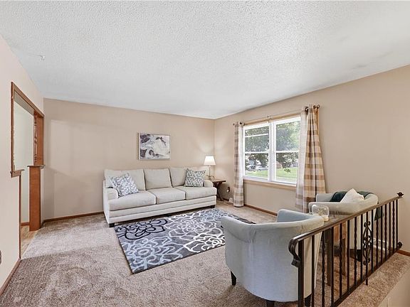 3rd image of 1922 S Leslie Dr
