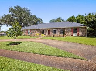 153 Scottsdale Dr, Mary Esther, FL 32569