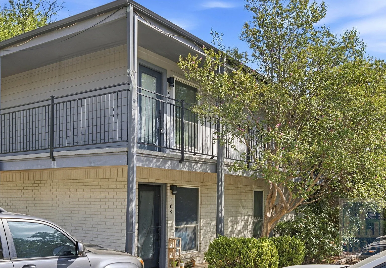 1 bed, 1.0 bath, 314 sqft, $1,050 — Photo 1
