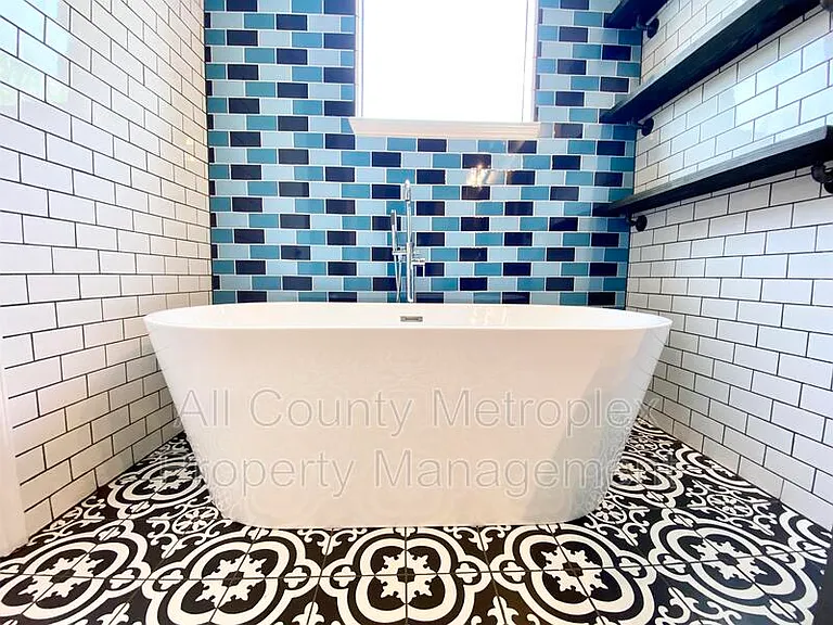 1430 Pecos St #4 — Photo 6