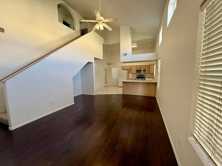 10736 S Calle Raquel — Photo 2
