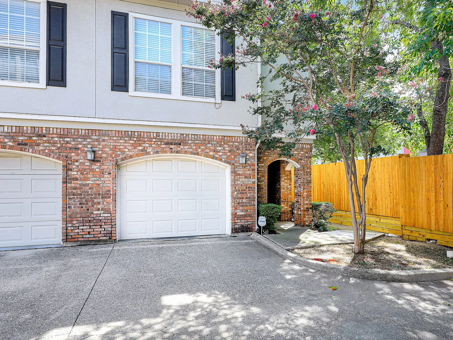 1 bed, 1.5 bath, 897 sqft, $1,495 — Photo 4