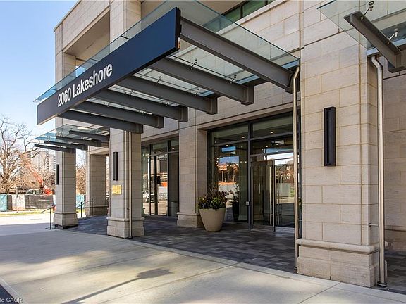 3rd image of 2060 Lakeshore Rd #1303