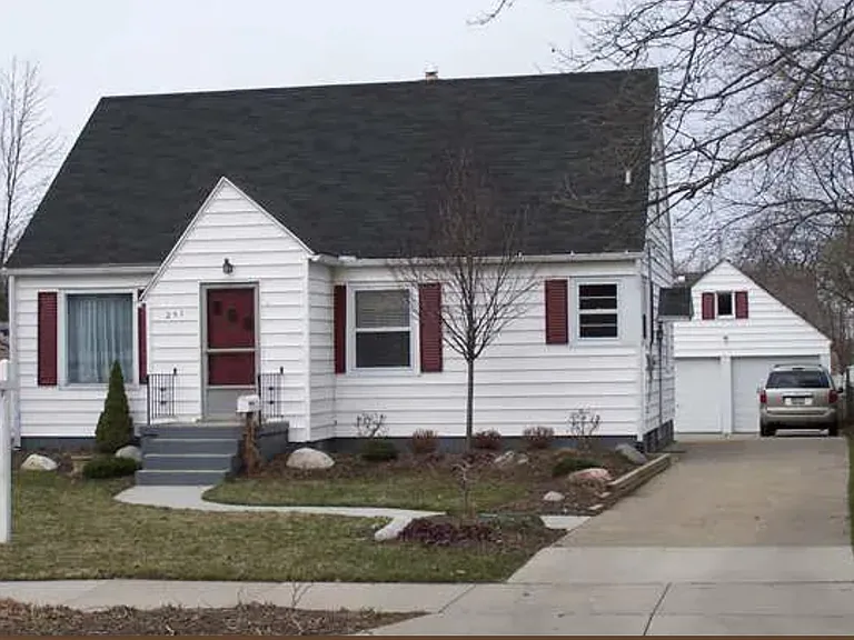 251 Plymouth Ave NE — Photo 1