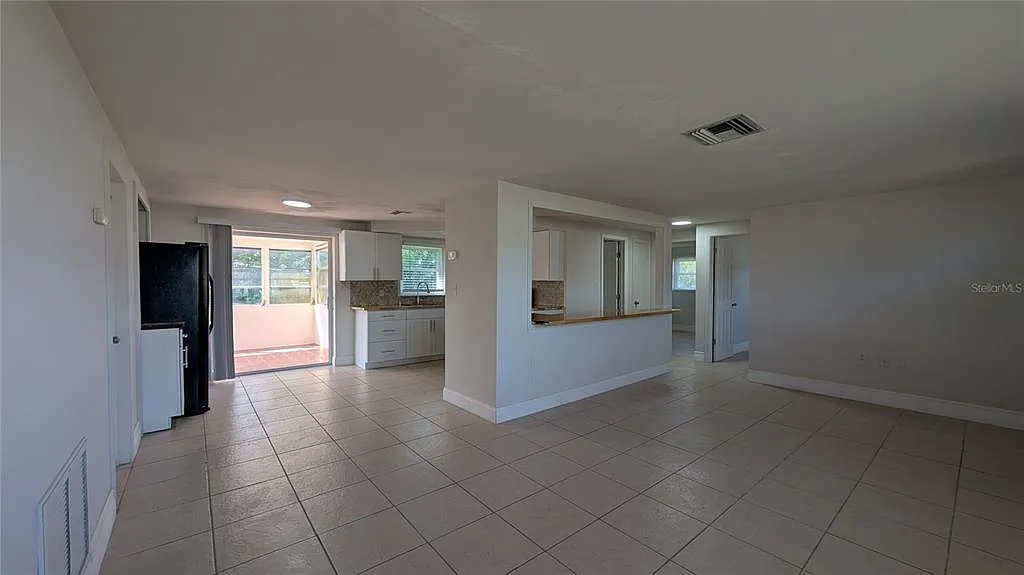 2 bed, 1.5 bath, 905 sqft, $1,600 — Photo 4