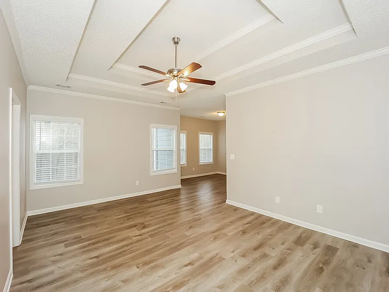 303 Tara Beach Ln — Photo 10