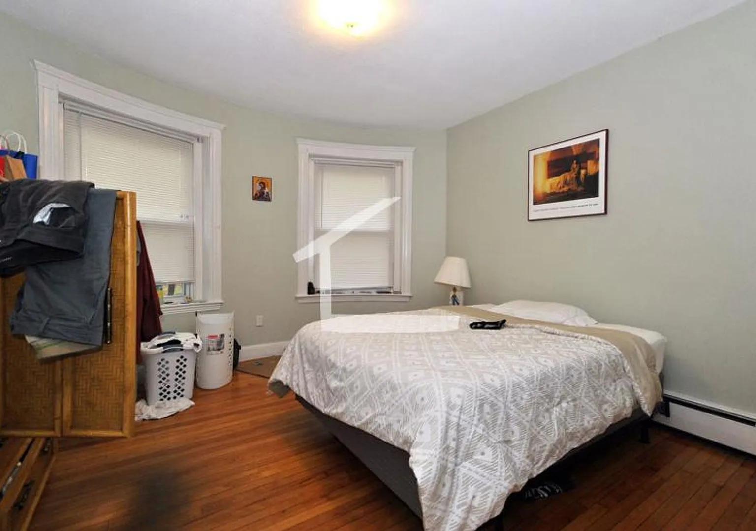Nice 2 bed in Brookline — Photo 1