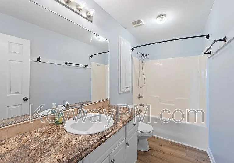 1512 Abby Way — Photo 9
