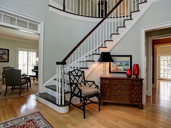 4th image of 8910 Laurel Way