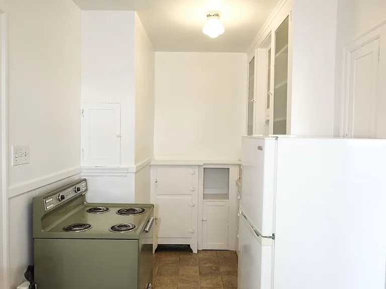 740 E Broadway #S-404 — Photo 9