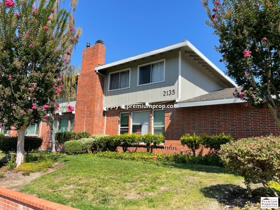 1st image of 2135 Ascot Dr APT 1