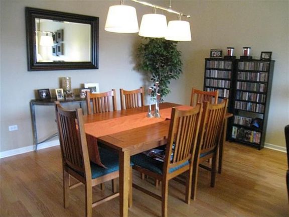 2nd image of 1479 N Milwaukee Ave APT 211