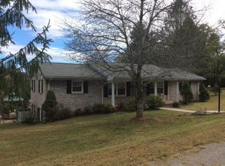 414 Johnson Ln, Big Stone Gap, VA 24219